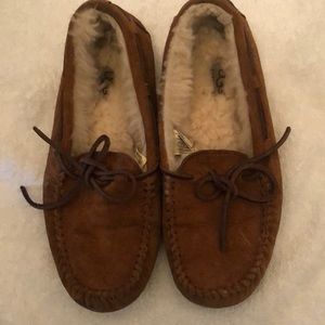 UGG SLIPPERS WOMENS SIZE 6